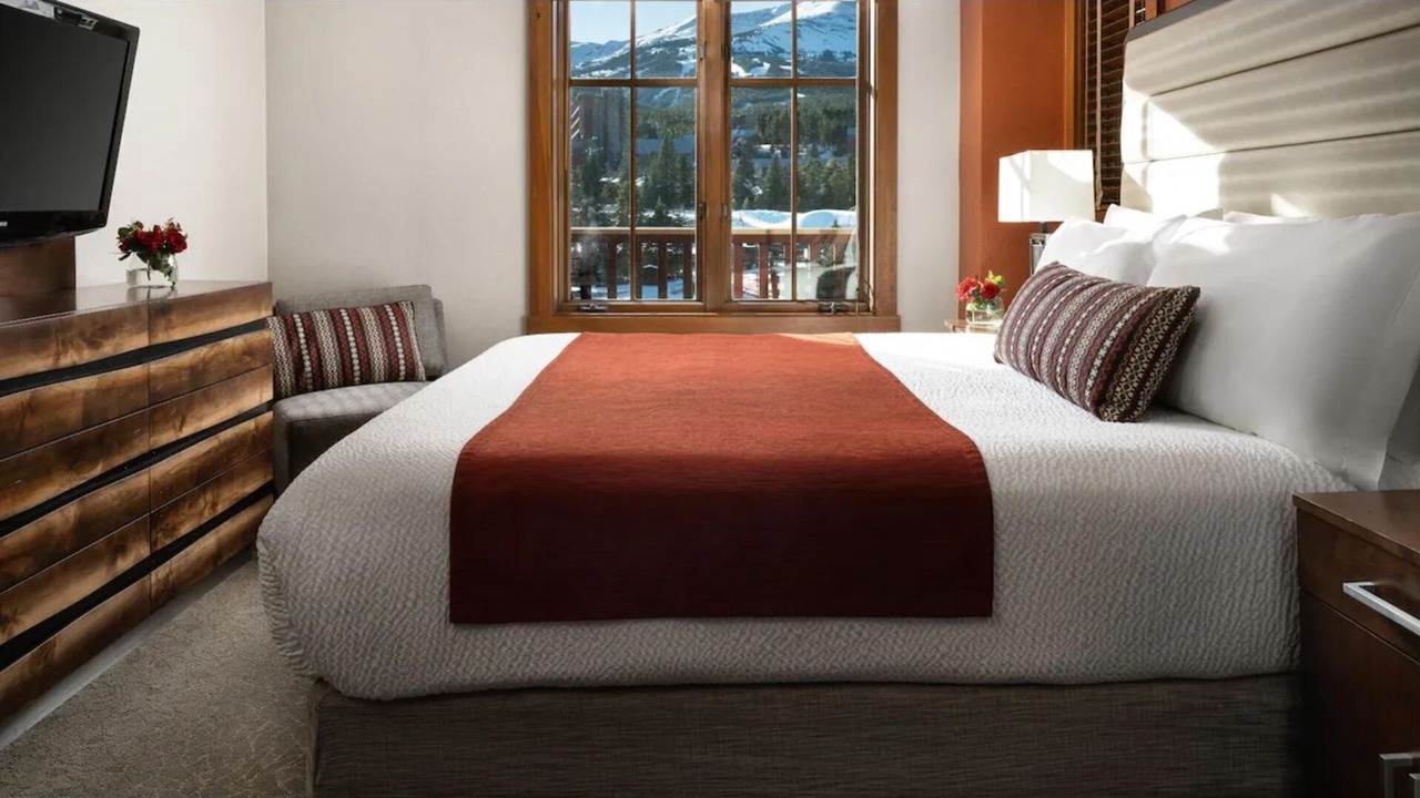 Photo of Bedroom in Peak 9