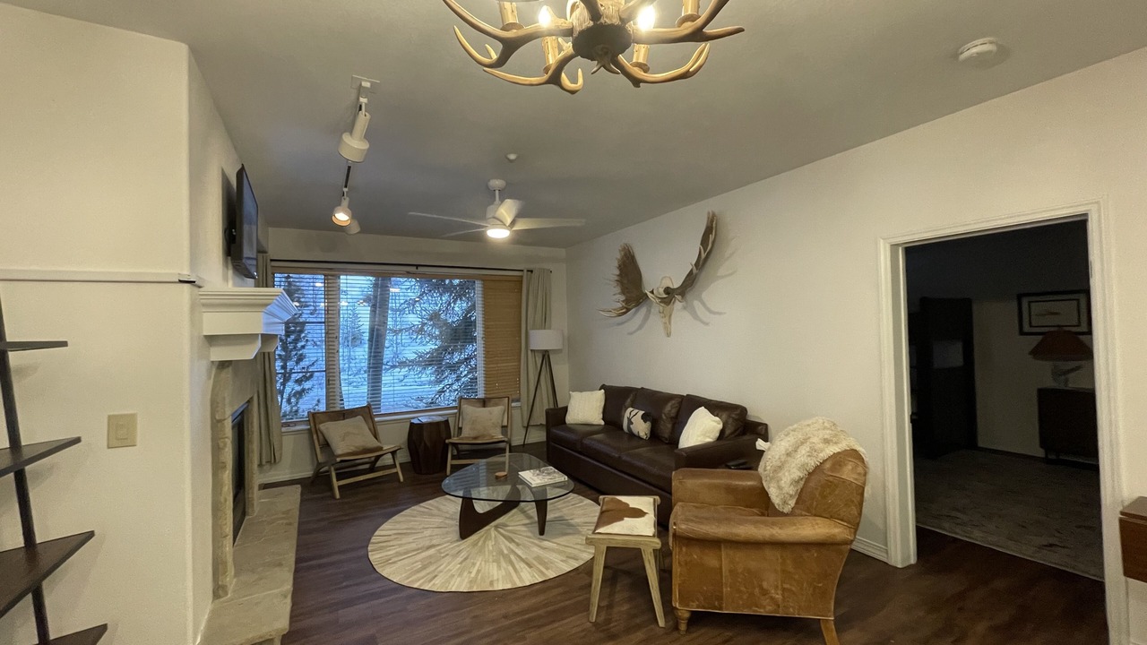 Photo of Livingroom in Edwards