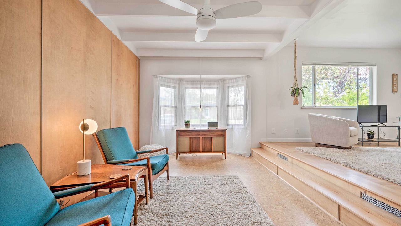 Photo of Livingroom in Baseline Sub