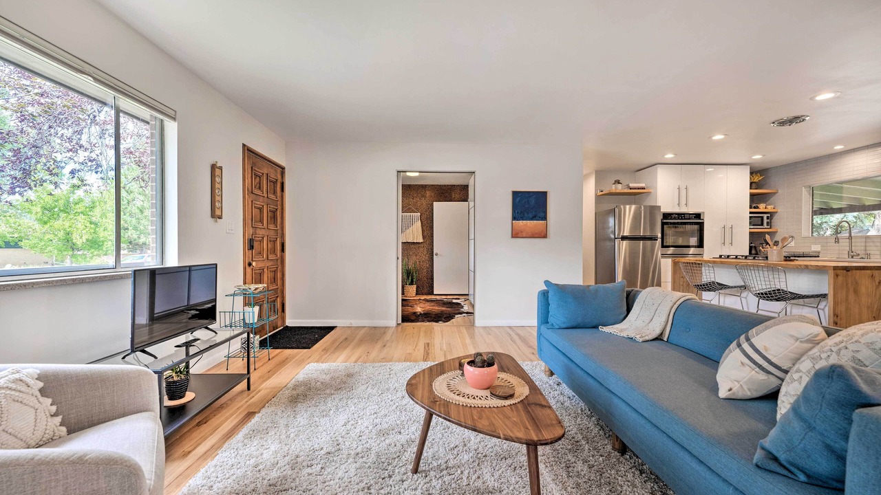 Photo of Livingroom in Baseline Sub