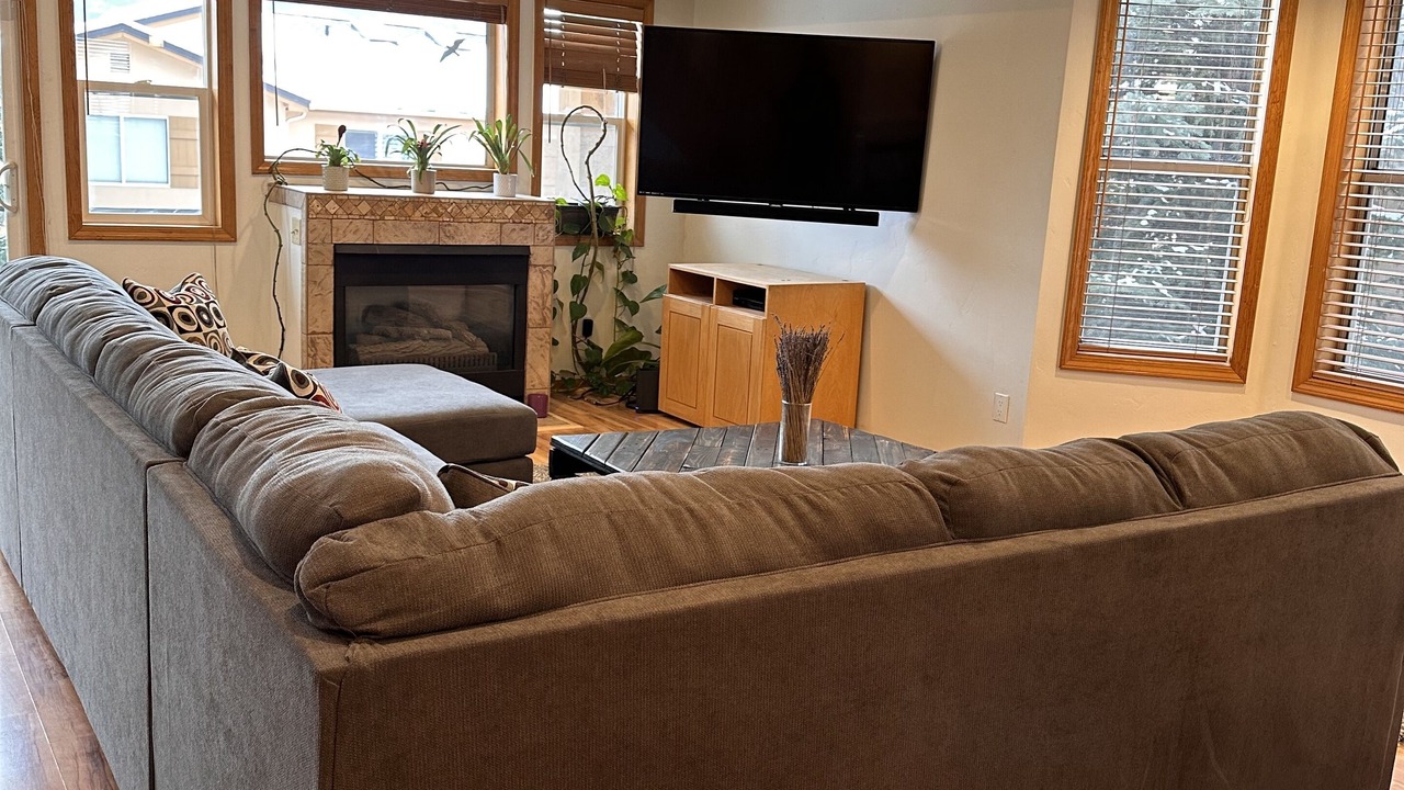 Photo of Livingroom in Edwards