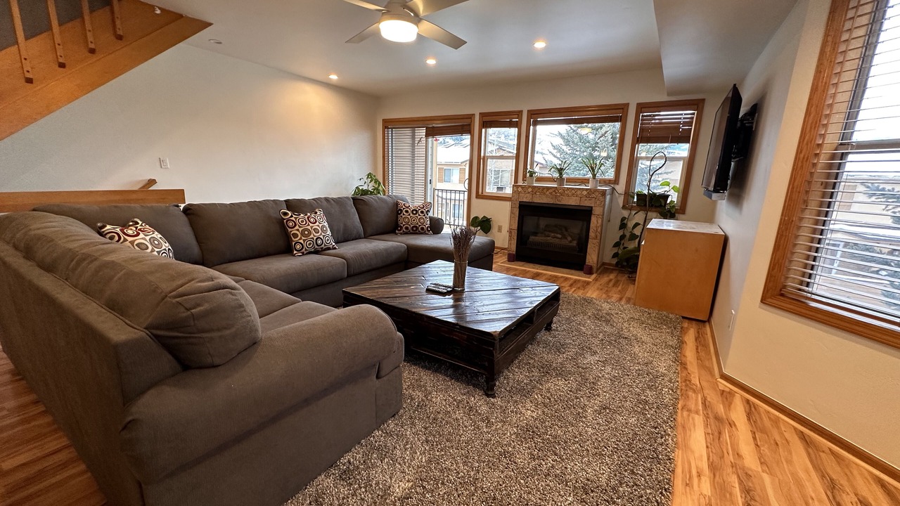 Photo of Livingroom in Edwards