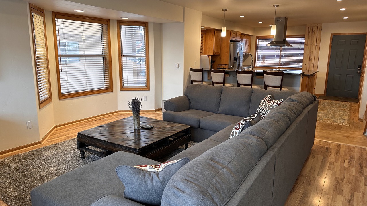 Photo of Livingroom in Edwards