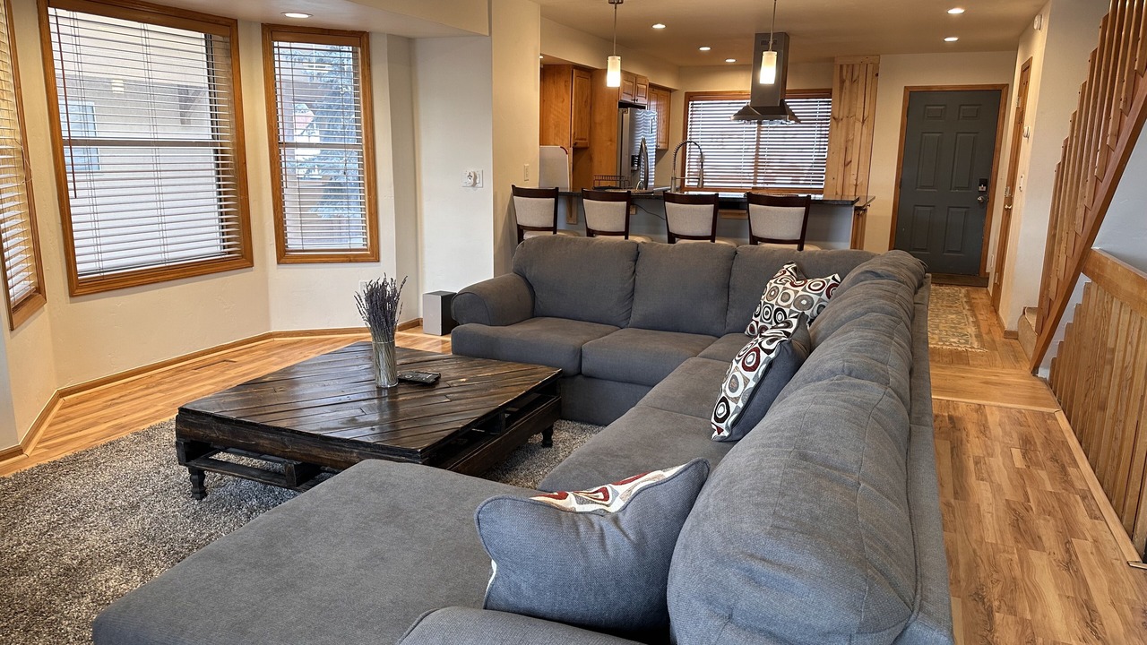 Photo of Livingroom in Edwards