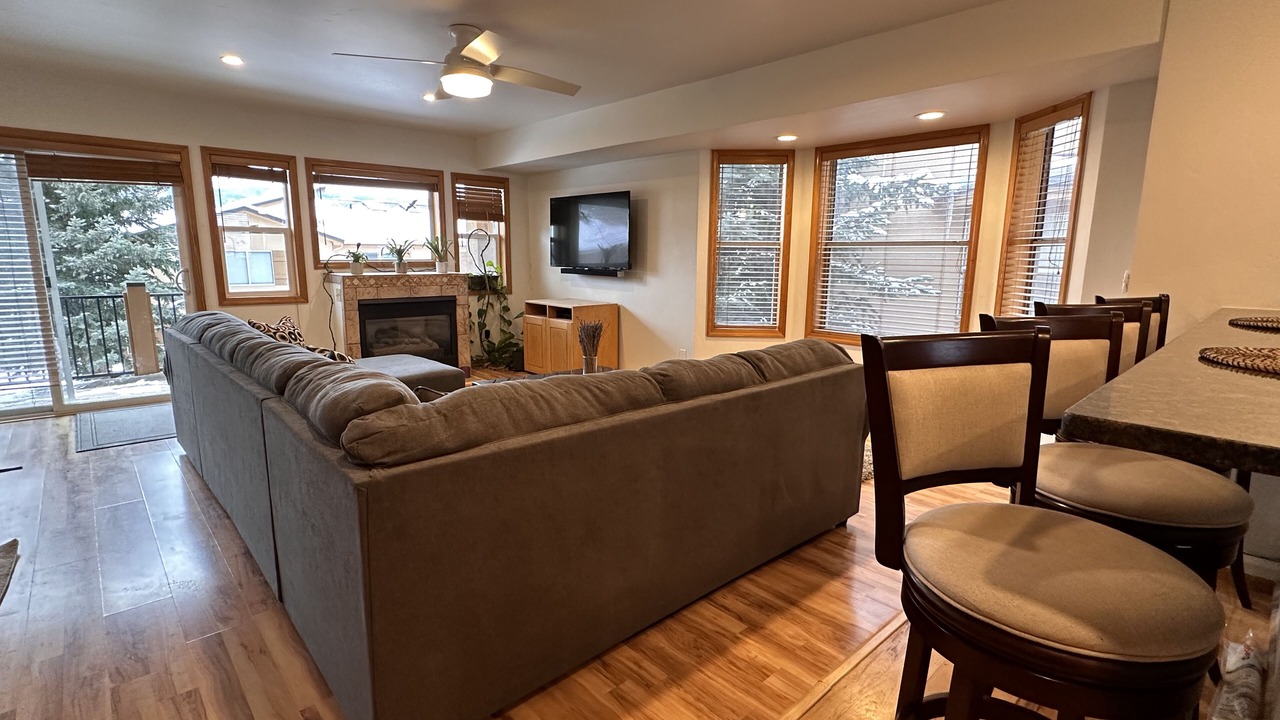 Photo of Livingroom in Edwards