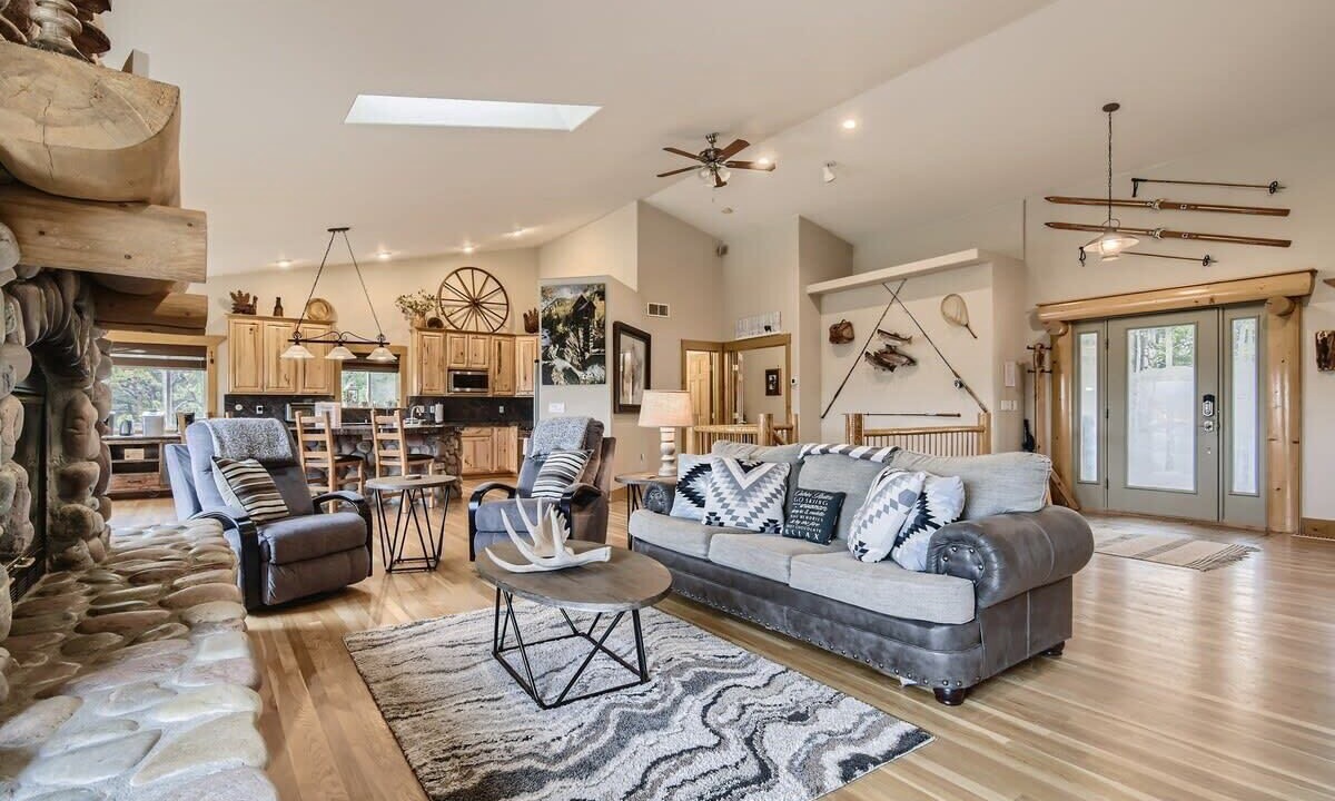 Photo of Livingroom in Black Hawk