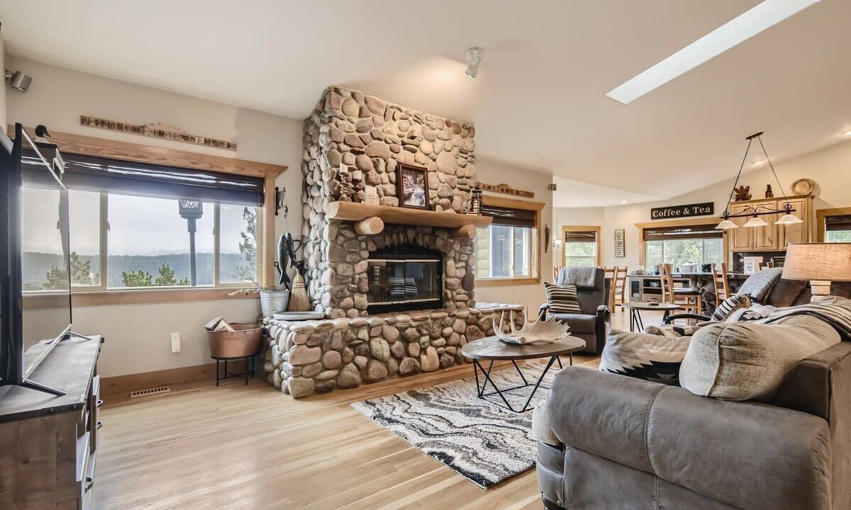 Photo of Livingroom in Black Hawk