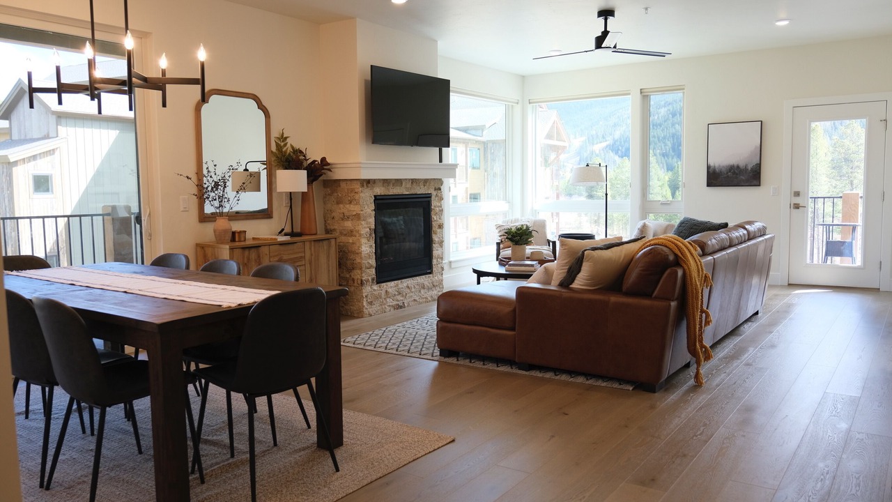 Photo of Livingroom in Lakeside Village