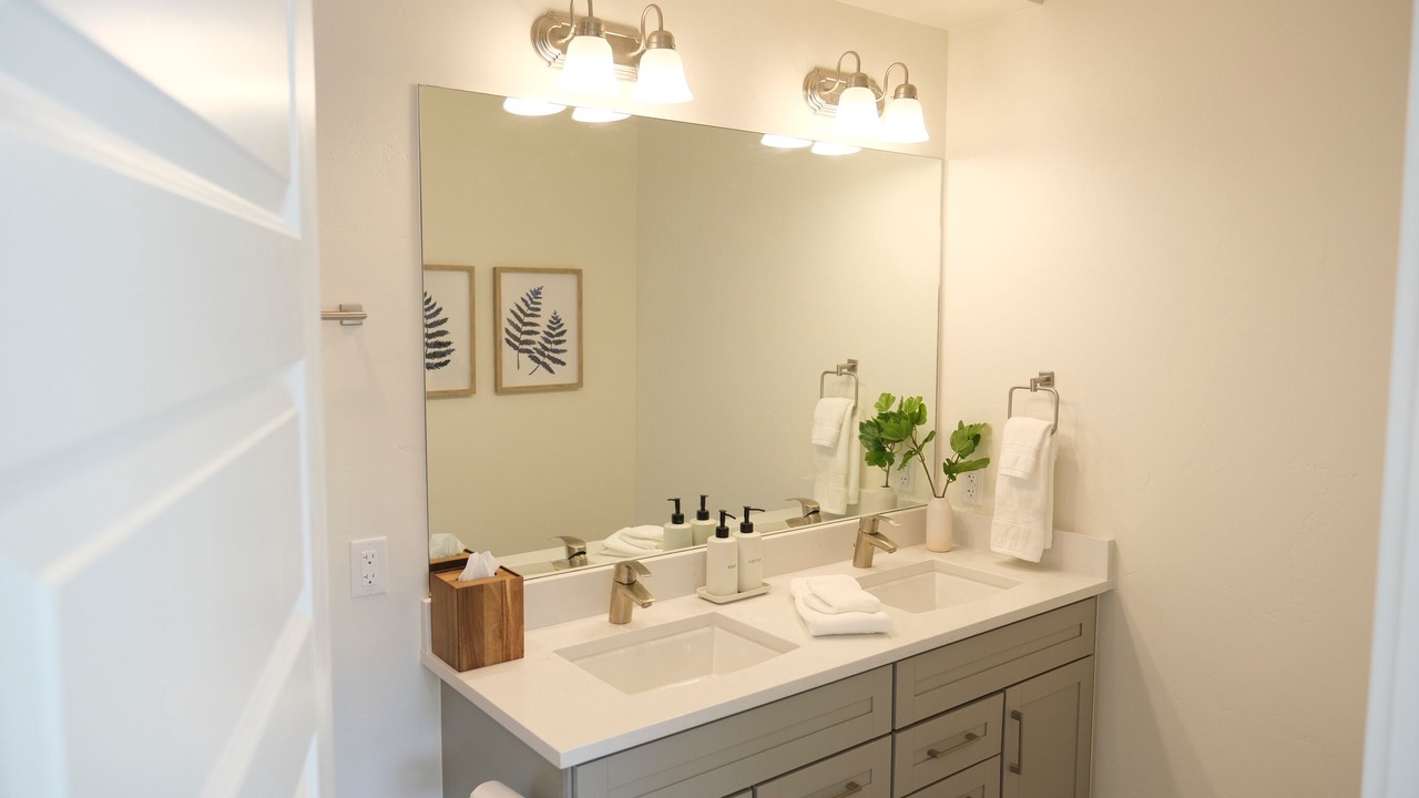 Photo of Bathroom in Lakeside Village