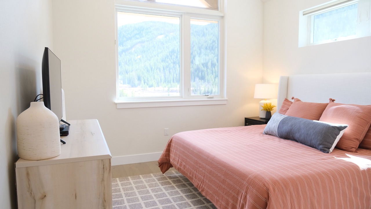Photo of Bedroom in Lakeside Village