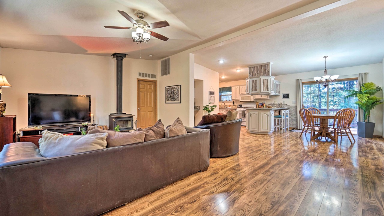Photo of Livingroom in Forest Lakes