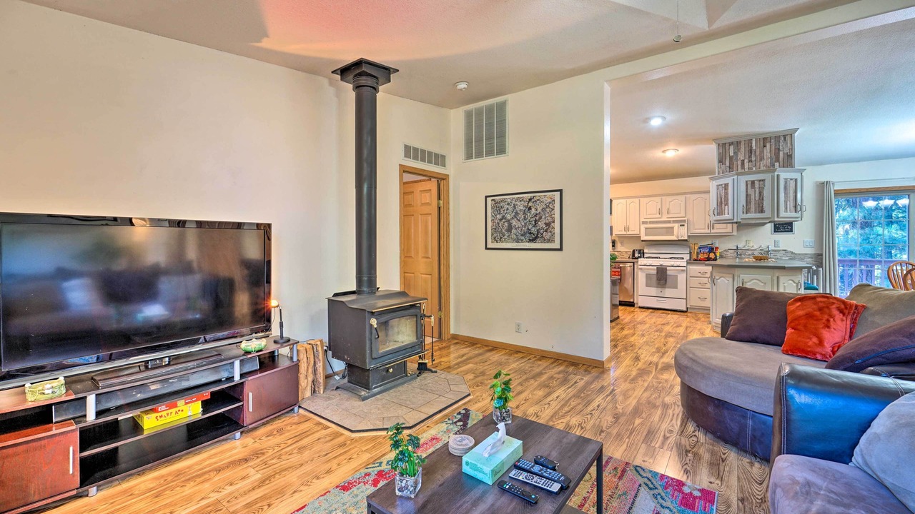 Photo of Livingroom in Forest Lakes