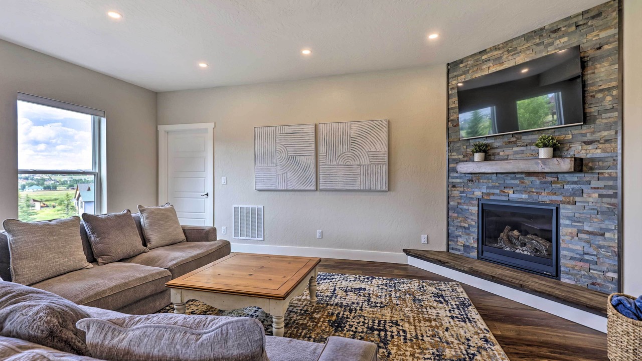 Photo of Livingroom in Grand Elk Ranch