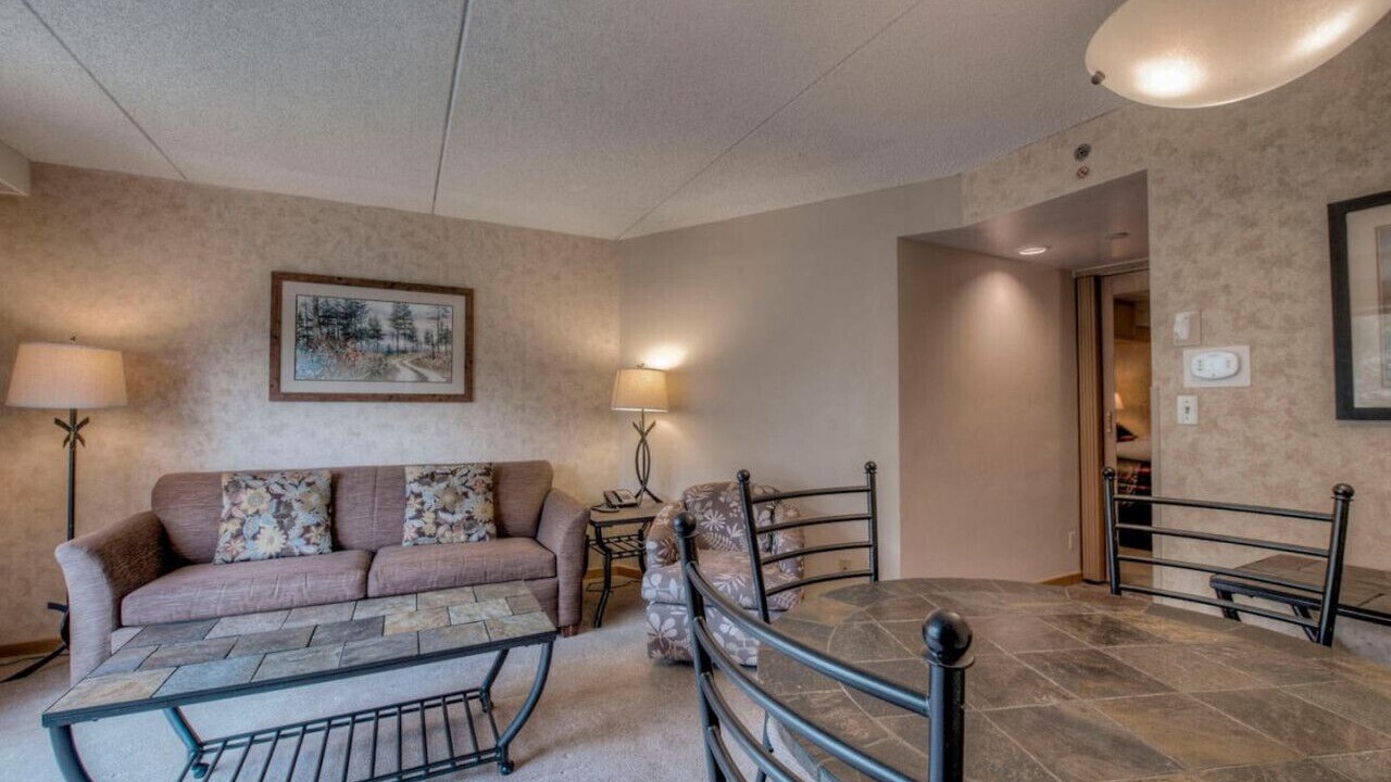 Photo of Livingroom in Peak 9