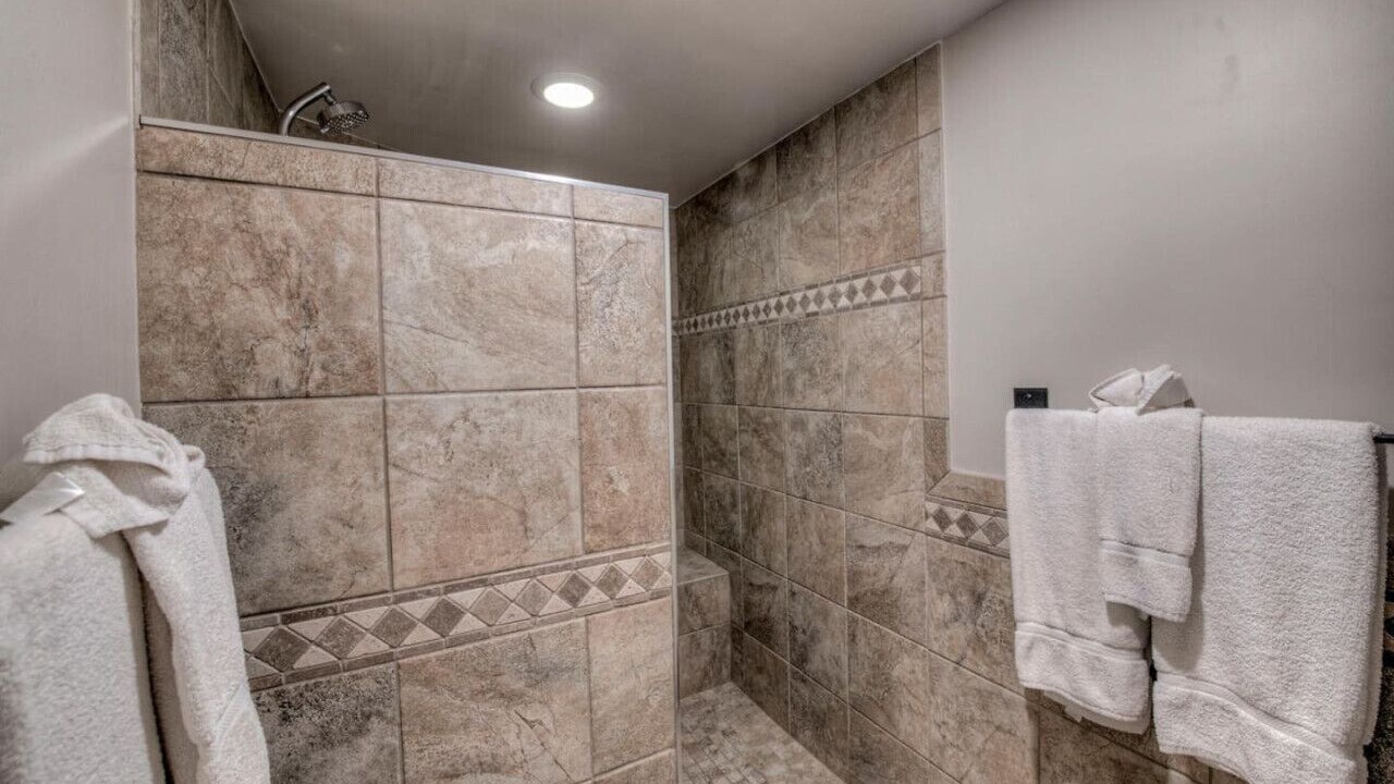 Photo of Bathroom in Peak 9