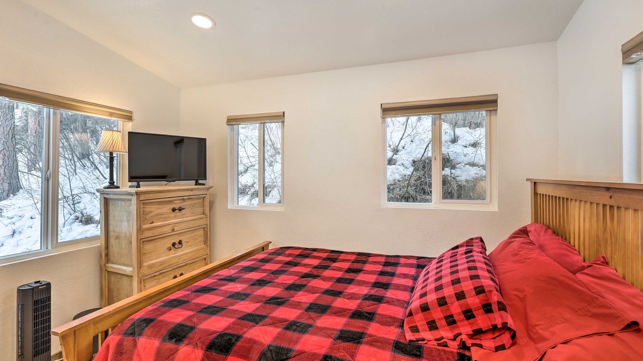 Photo of Bedroom in Indian Hills