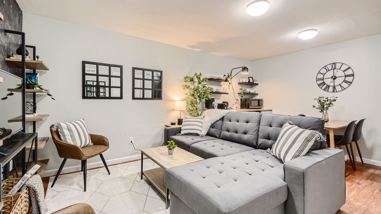 Photo of Livingroom in Dupont