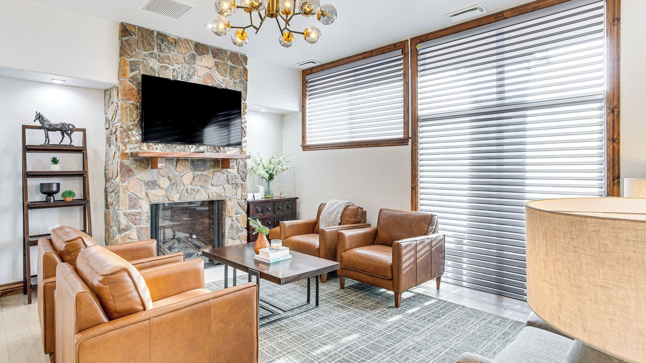 Photo of Livingroom in Edwards