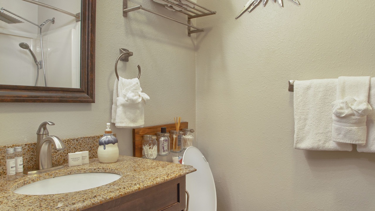 Photo of Bathroom in Four O'Clock