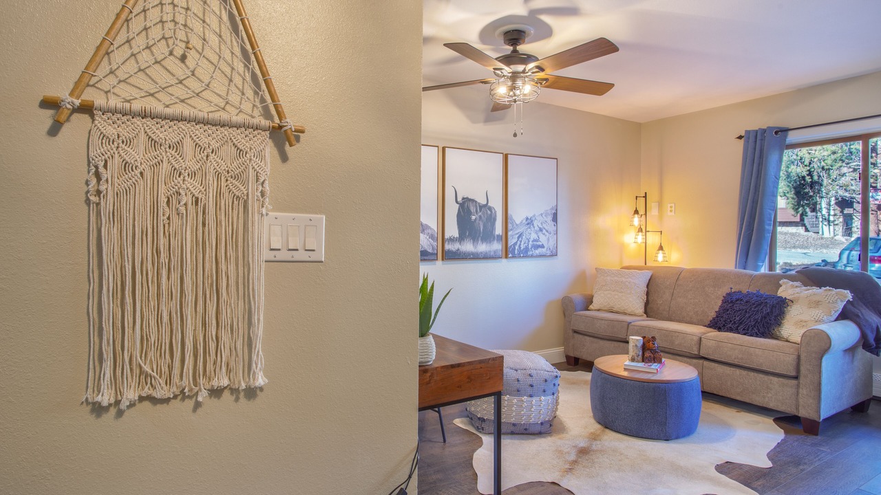 Photo of Livingroom in Four O'Clock