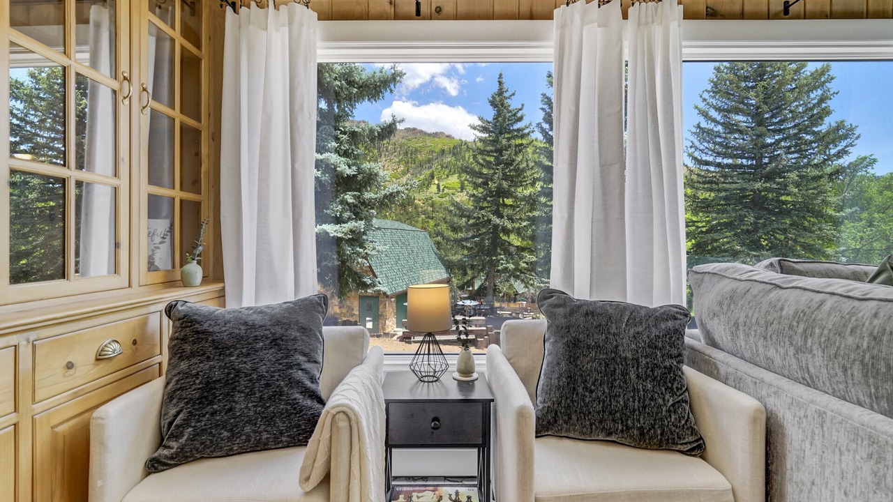 Photo of Bedroom in Cascade