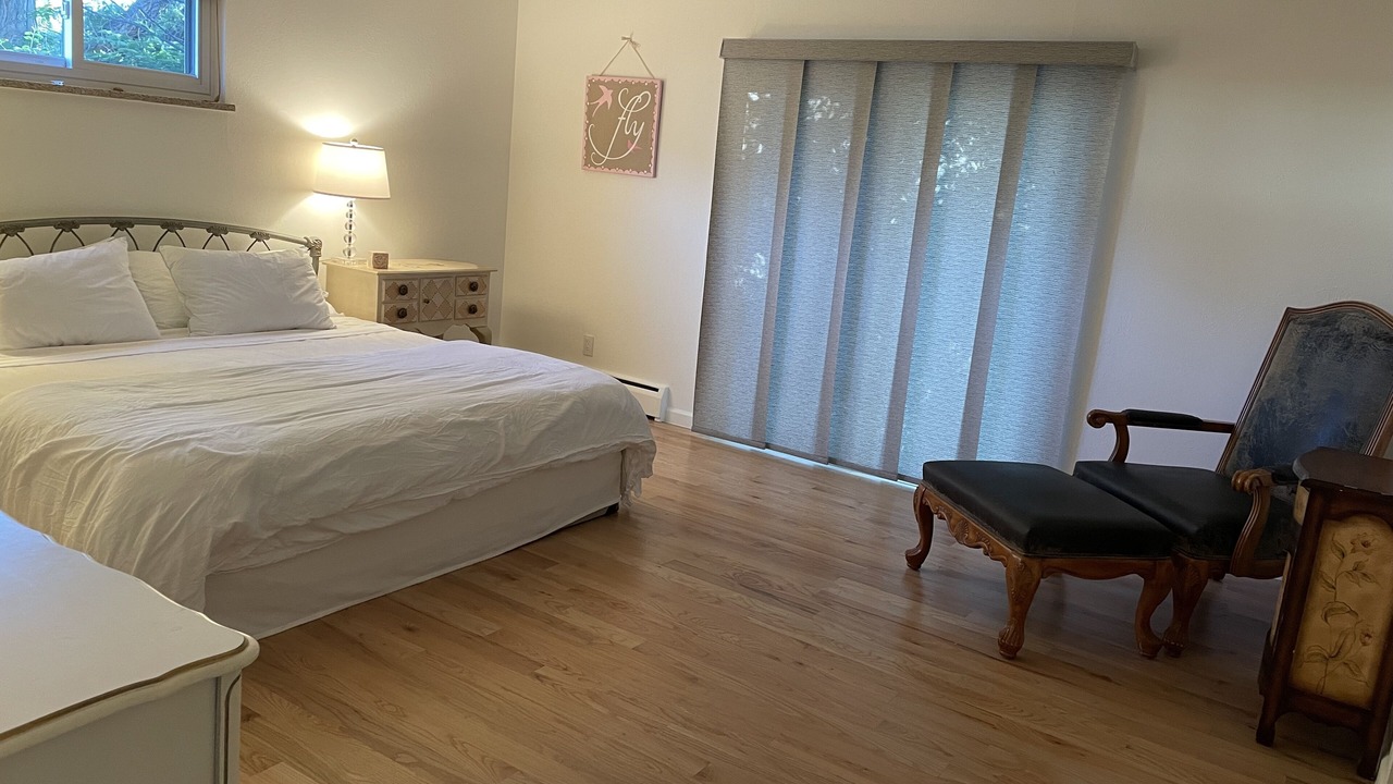 Photo of Bedroom in Edgewater