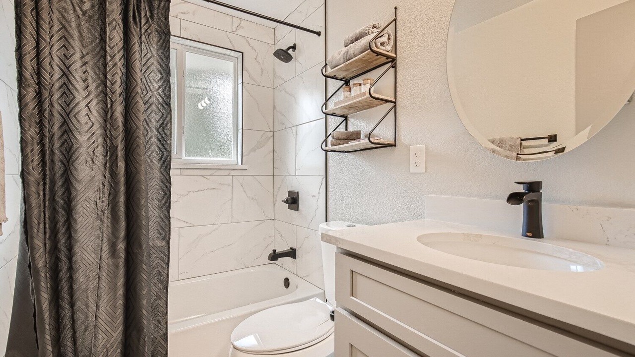 Photo of Bathroom in Lamar Heights Area
