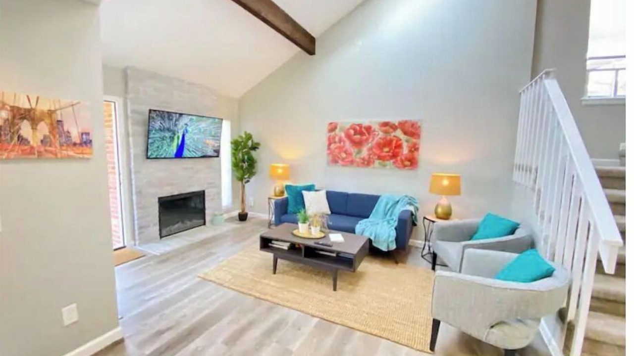 Photo of Livingroom in Aurora