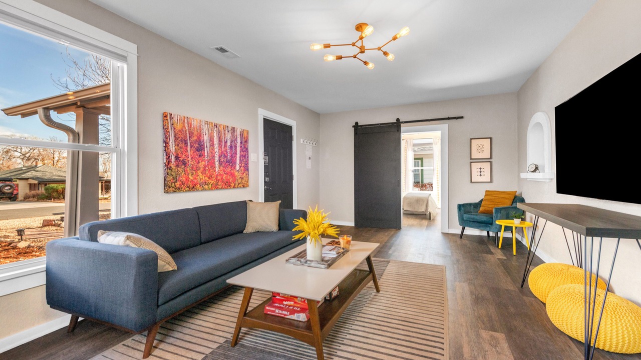Photo of Livingroom in Edgewater