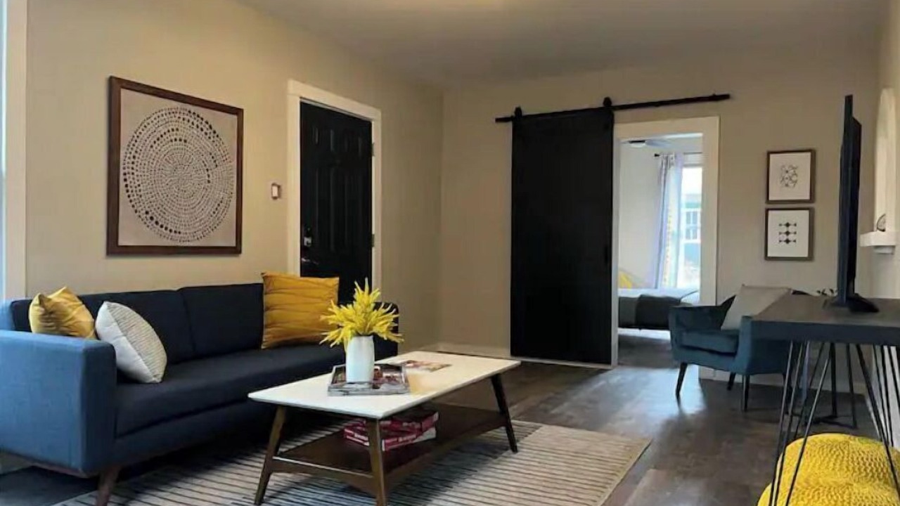 Photo of Livingroom in Edgewater