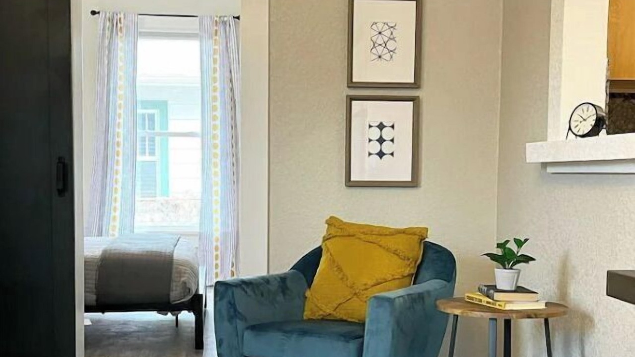 Photo of Livingroom in Edgewater