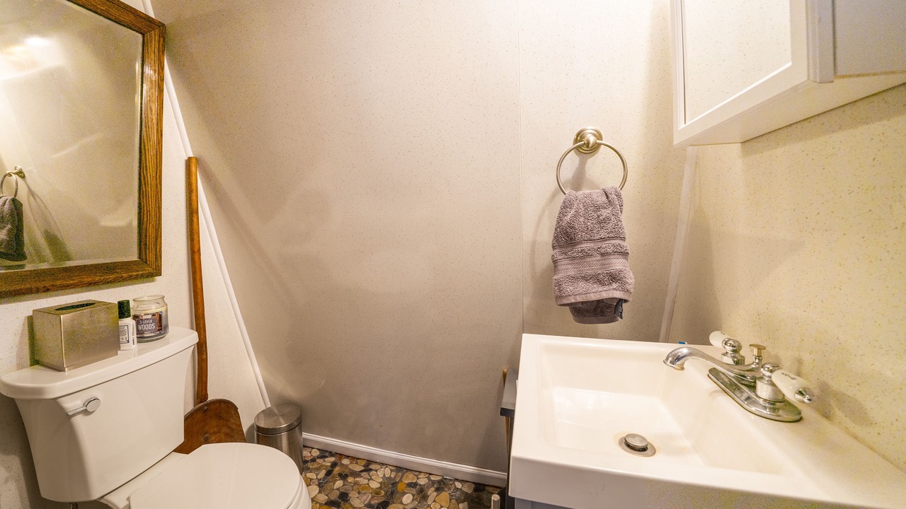 Photo of Bathroom in Stagetop