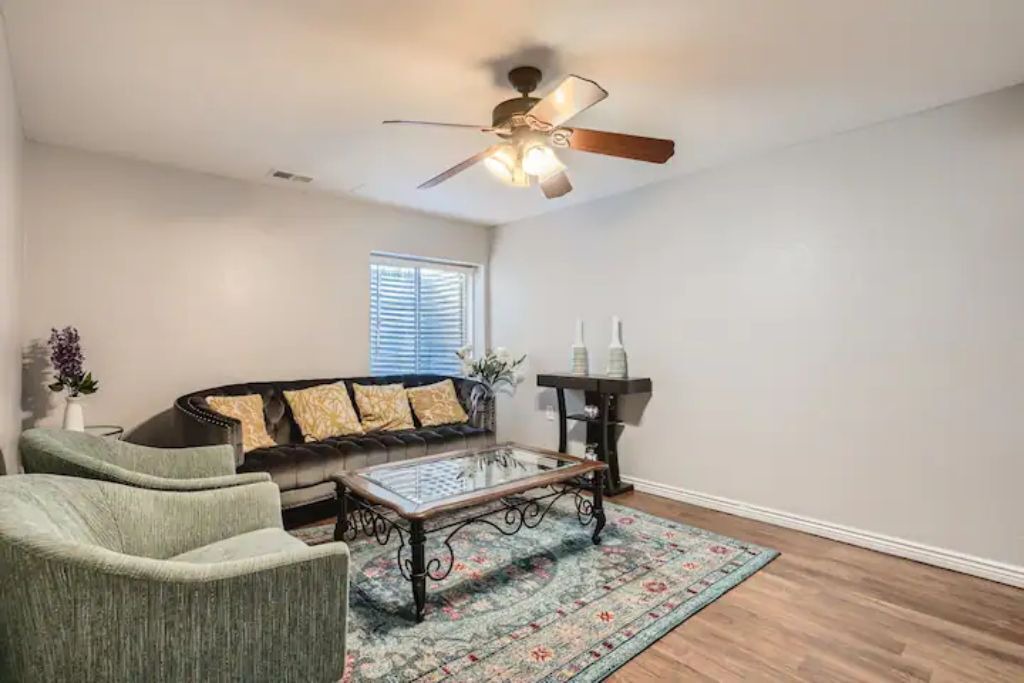Photo of Livingroom in Aurora