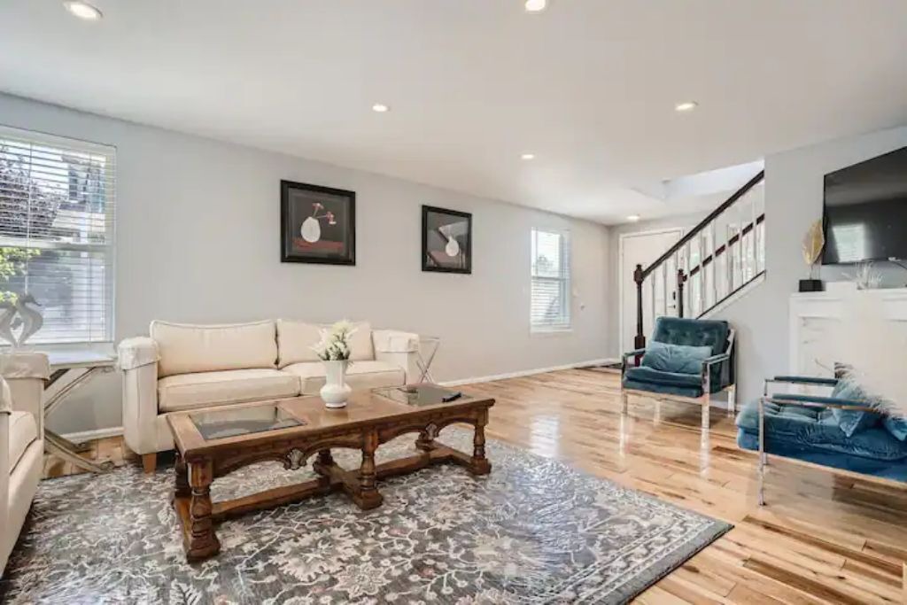 Photo of Livingroom in Aurora