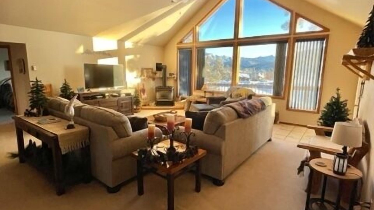 Photo of Livingroom in Lake Hatcher Park