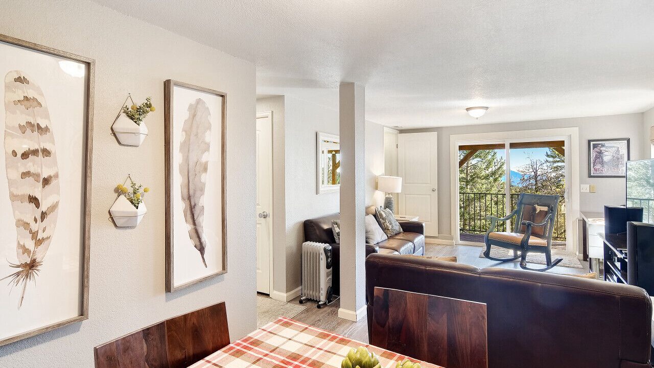 Photo of Livingroom in Evergreen
