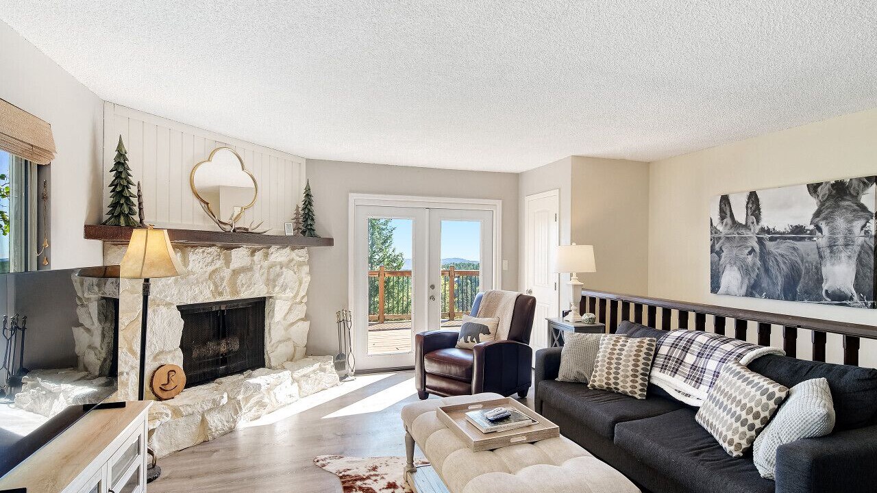 Photo of Livingroom in Evergreen