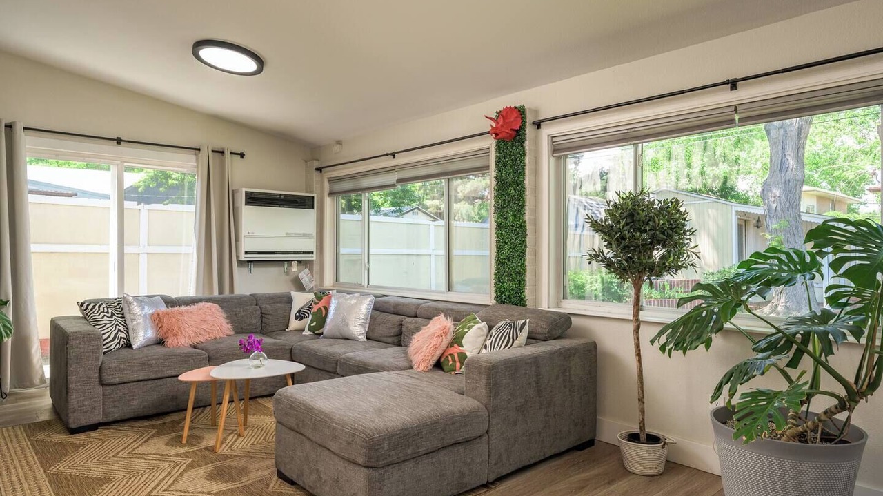 Photo of Livingroom in Berkley