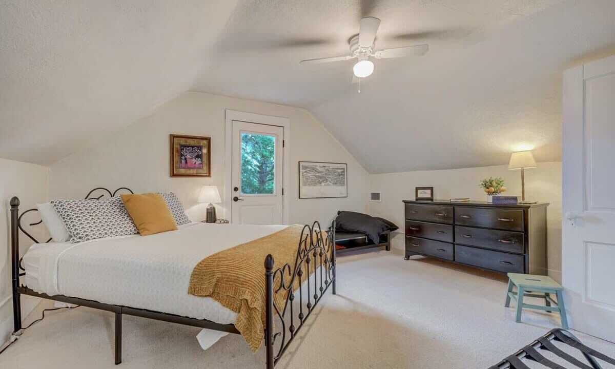 Photo of Bedroom in Monument