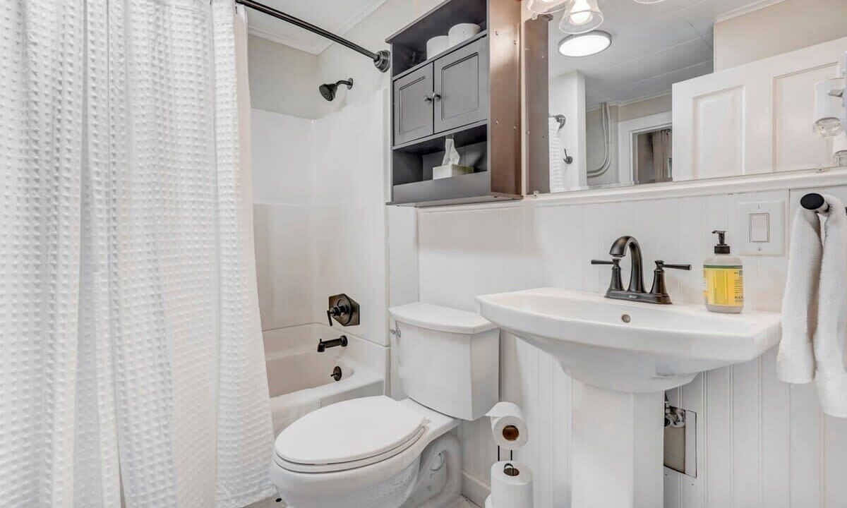 Photo of Bathroom in Monument