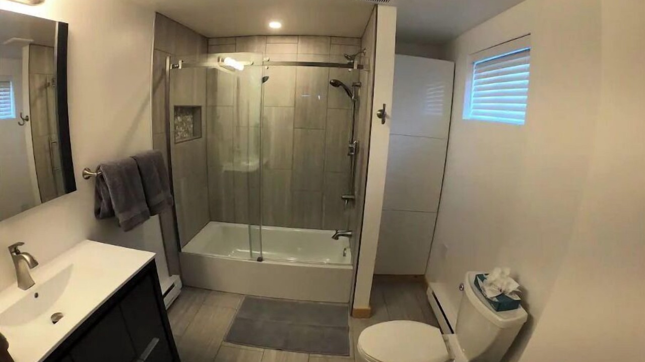 Photo of Bathroom in Summit Cove