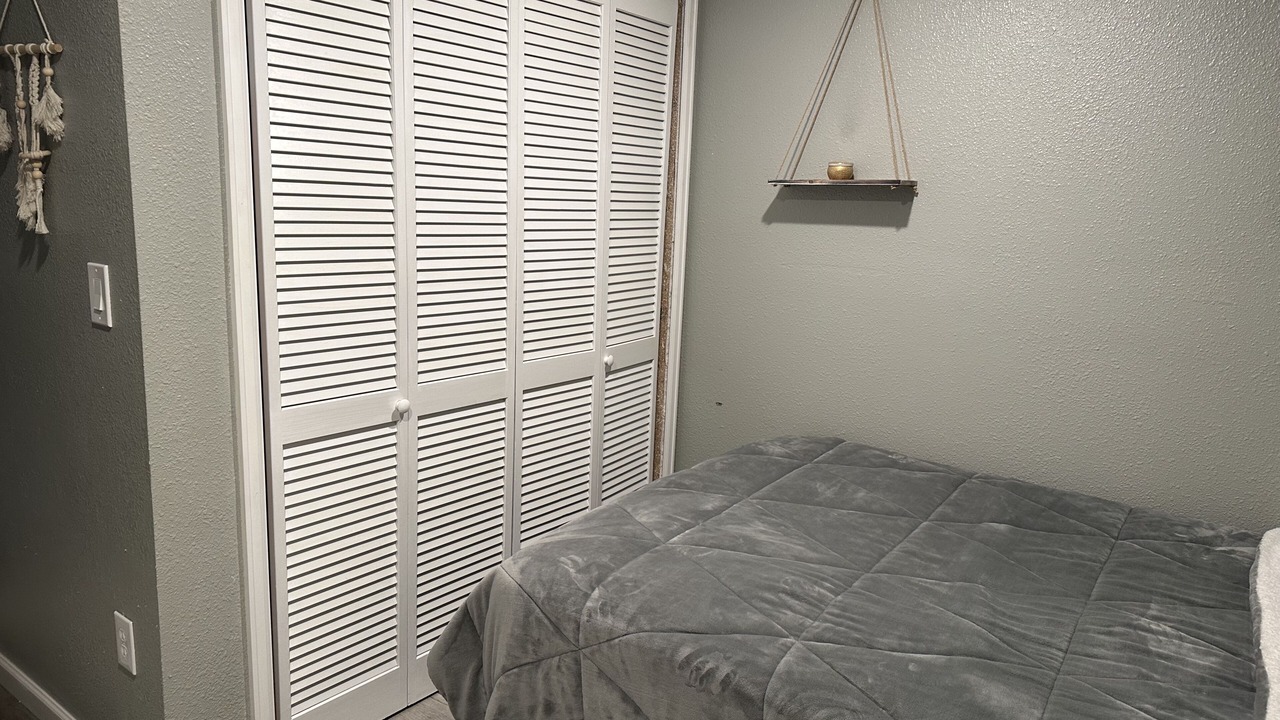 Photo of Bedroom in Ken Caryl