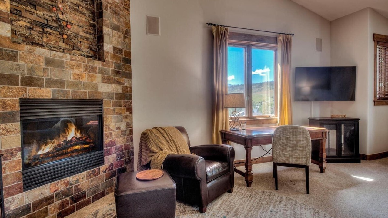 Photo of Livingroom in Three Peaks