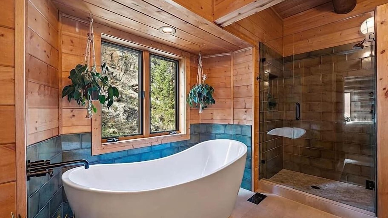 Photo of Bathroom in Lyons