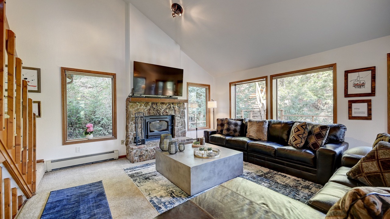 Photo of Livingroom in Evergreen