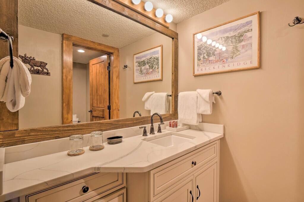 Photo of Bathroom in Peak 9