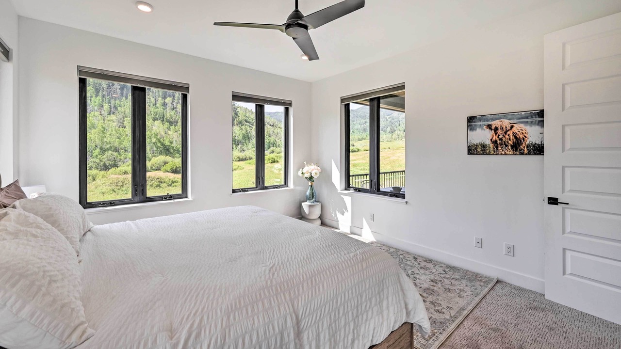 Photo of Bedroom in Oak Creek