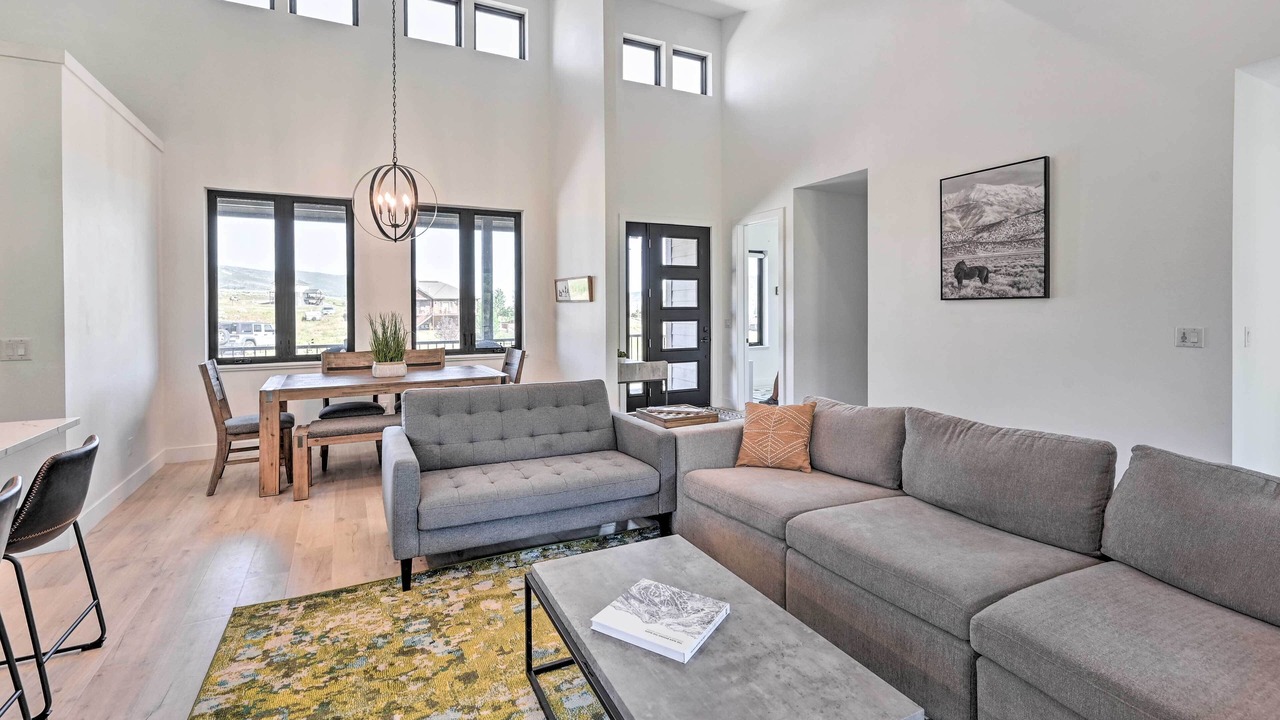 Photo of Livingroom in Oak Creek