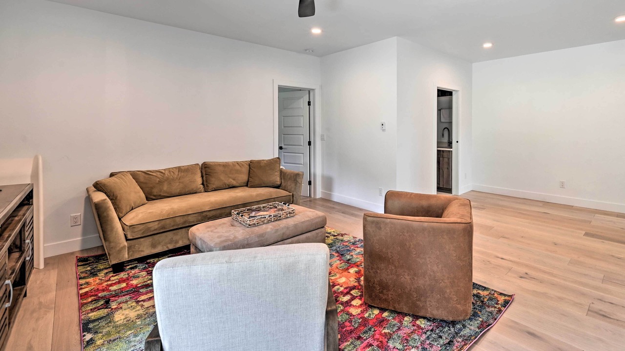 Photo of Livingroom in Oak Creek