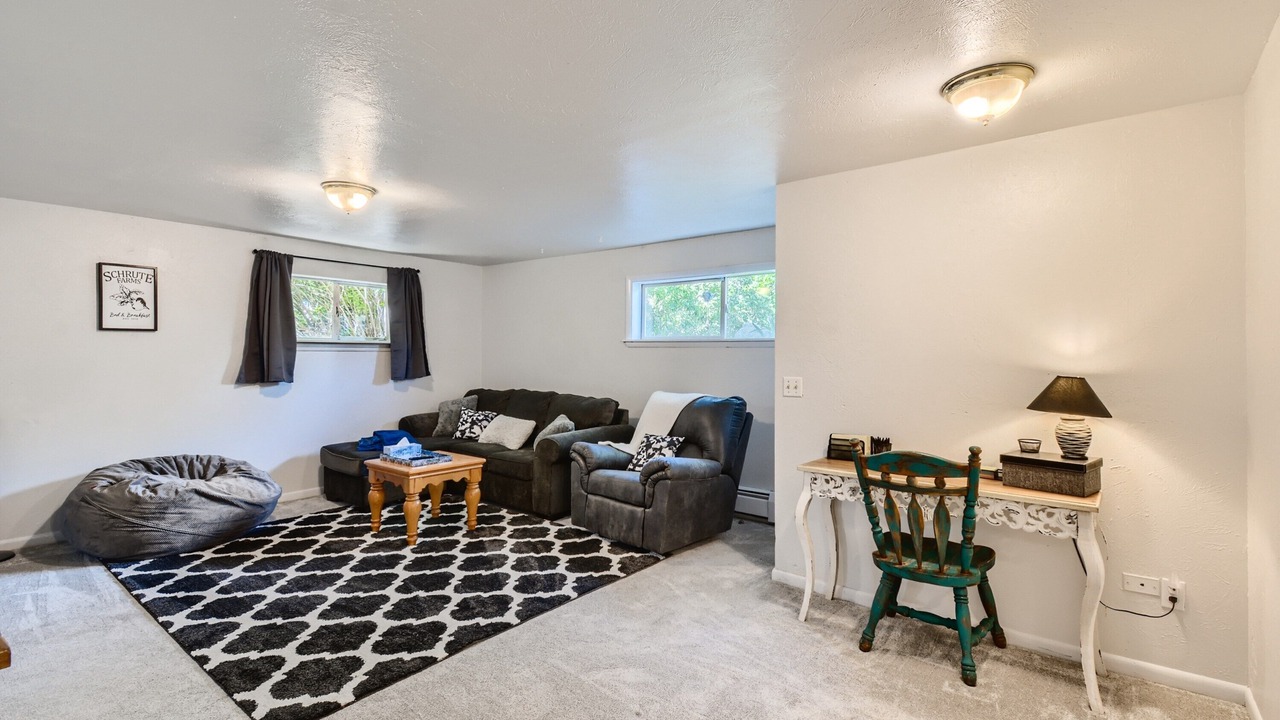 Photo of Livingroom in East Old Golden Rd